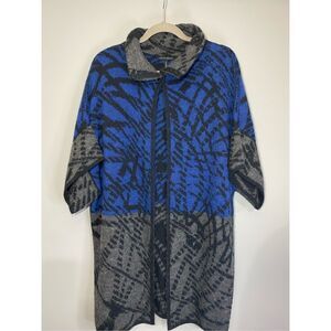 XL, designer, Sarah Pacini sweater, made in Italy  in blue, gray and black.